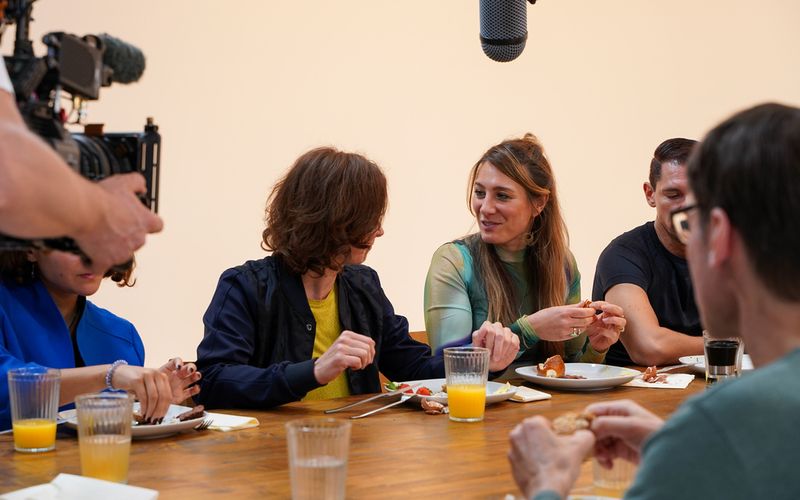 Was ist uns beim Essen wichtig? Moderatorin Jasmina Neudecker (Mitte) fragt nach.