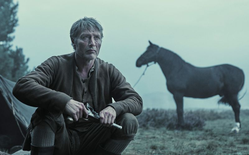 Ludvig Kahlen (Mads Mikkelsen) hat es sich zur Aufgabe gemacht, gegen alle Widerstände die jütländische Heide zu besiedeln.