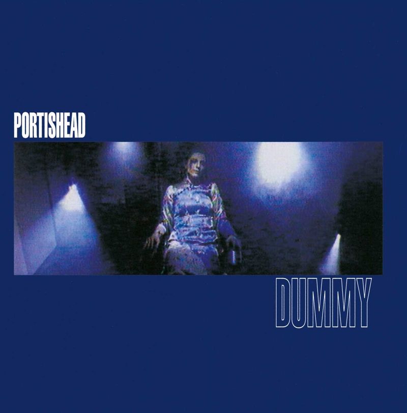 Unterkühlte Hip-Hop-Beats, kreative Samples, dazu die herzzerreißenden Vocals von Frontfrau Beth Gibbons: "Dummy" (1994) setzte neue Maßstäbe in Sampling und vermittelte dabei das Gefühl, man hätte sich in eine surreale, verrauchte Kneipe verirrt. Einen großen Anteil daran hatte Sängerin Beth Gibbons, deren wandelfähiger Gesang aufzeigte, wie stark und selbstbewusst Zerbrechlichkeit klingen kann.