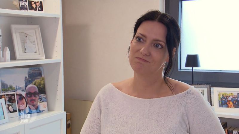 Beim Gedanken an den verstorbenen Papa wird Elaine ganz emotional.
