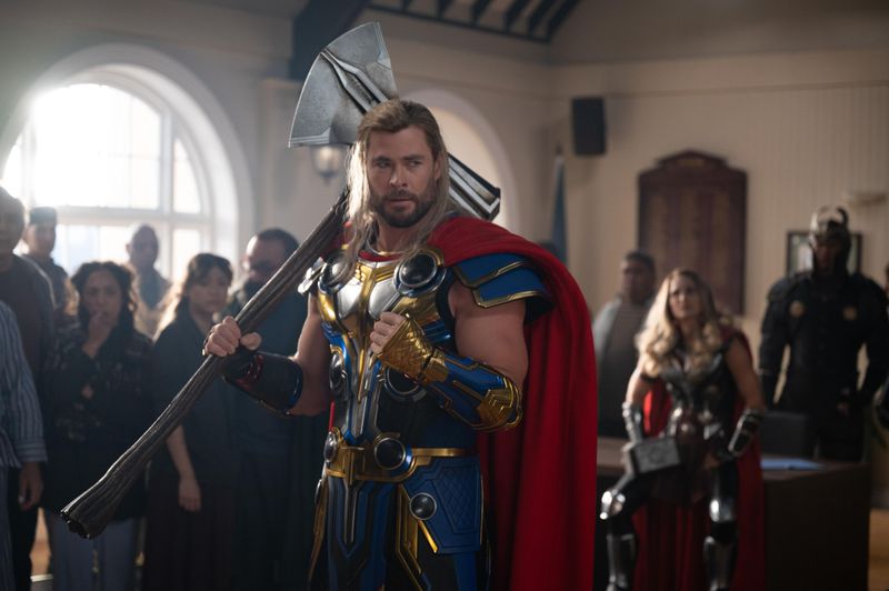 Nach drei erfolgreichen Teilen mit Chris Hemsworth als hammerschwingenden Donnergott fiel "Thor: Love and Thunder" (2022, zu sehen am 3. November, 20.15 Uhr bei ProSieben) bei Kritikern und Fans komplett durch. 