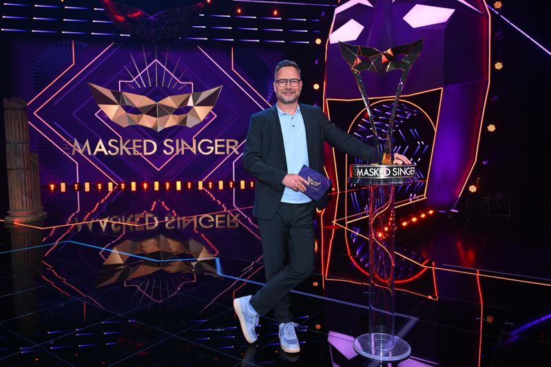 Matthias Opdenhövel begrüßt als Moderator zur elften Staffel von "The Masked Singer". 