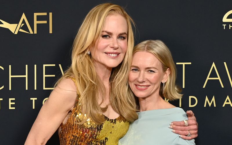 Hätten Sie es gewusst? Naomi Watts (links) und Nicole Kidman umarmen sich nicht (nur) für die Fotografen, sondern sind tatsächlich seit ihrer Jugend miteinander befreundet. Die beiden australischen Schauspielerinnen gingen einst auf dieselbe Schule - wie auch diese teils überraschenden Paare ... 