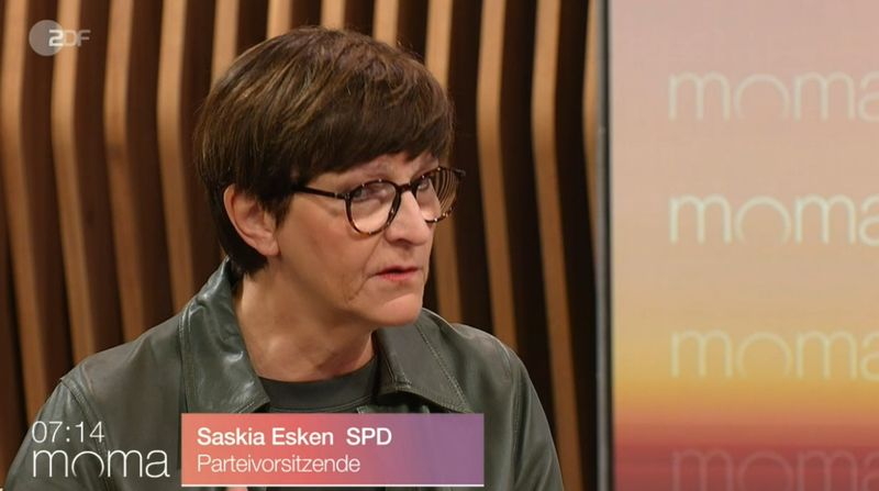 "Vollkommen normal" sei der Wirtschaftsgipfel des Bundeskanzlers ohne Beisein des Finanzministers gewesen, sagte Saskia Esken im ZDF-Morgenmagazin.