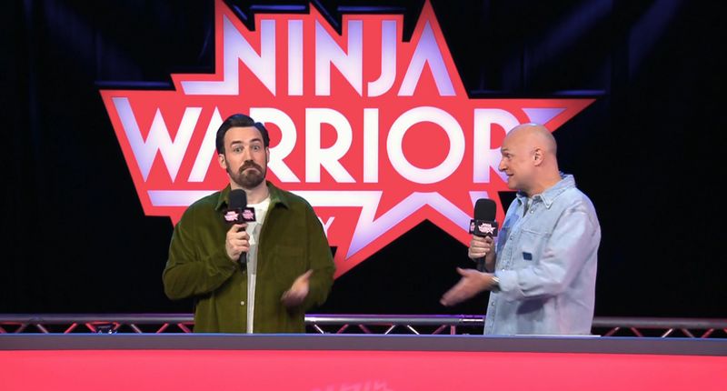 Bei "Ninja Warrior Germany" träumen alle von 300.000 Euro Siegprämie. Jan Köppen (links) dämpft: "Für die meisten wird's bei schönen Erinnerungen bleiben." Frank Buschmann sieht es anders: "Es ist alles möglich. Bei RTL generell - das zeigt ja deine Karriere -, aber auch im Parcours." Da ist der gefoppte Köppen, der Dampfplauderer, einmal sprachlos. 