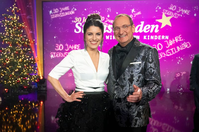 Sandra Rieß und Volker Heißmann führen durch den Abend aus der Frankenhalle in Nürnberg.