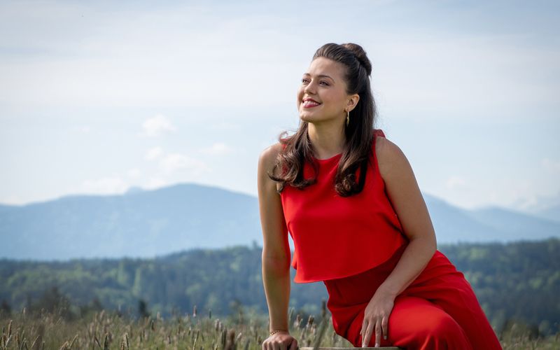 Katharina Scheuba (30) hat sich entschieden - vorerst. Sie ist bei "Sturm der Liebe" in einer Hauptrolle zu sehen. Der Beruf als Ärztin muss derweil ruhen.