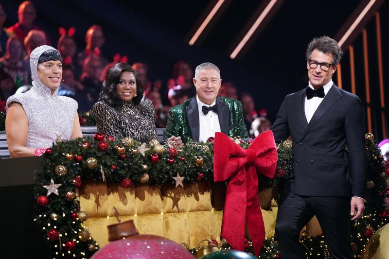 Sie suchen den "Christmas Dancing Star 2024", von links: Jorge González, Motsi Mabuse, Joachim Llambi und Daniel Hartwich.