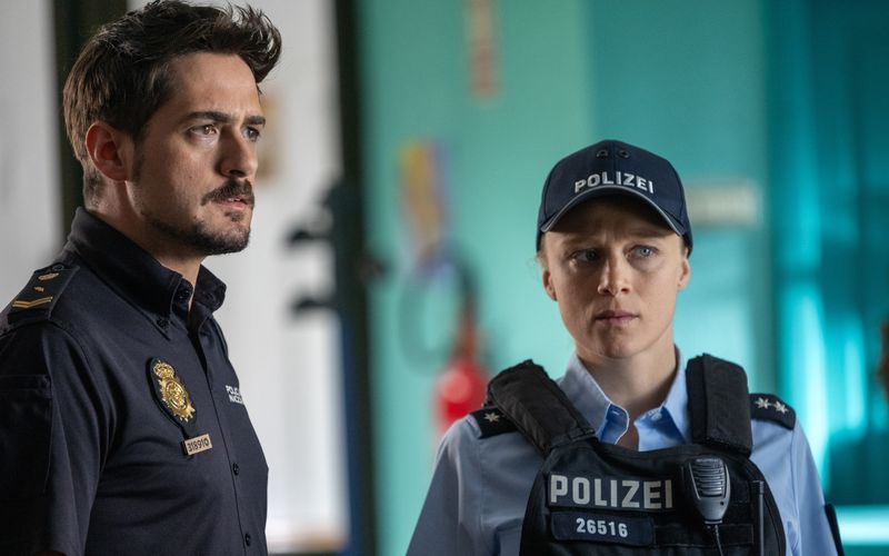 Alvaro Krupp Casado (Félix Herzog) und Sophie Maibach (Anke Retzlaff) arbeiten im Rahmen eines internationalen Polizeiprogramms zusammen: Auf Teneriffa bearbeiten die beiden gezielt Fälle, in die deutsche Inselbewohner oder Touristen involviert sind.