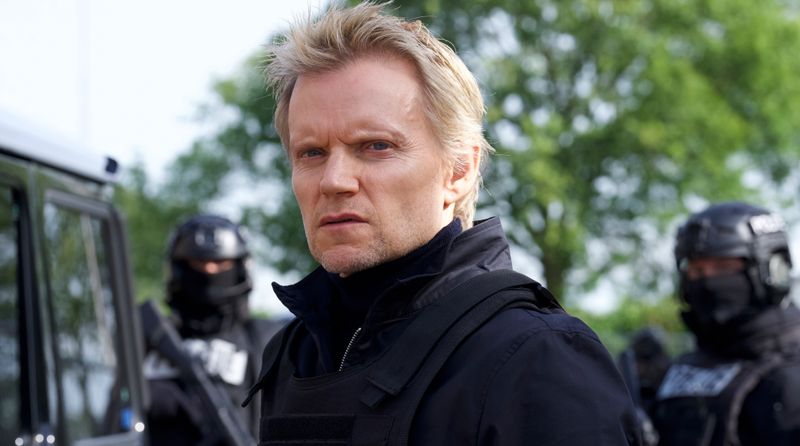 Kommissar Van der Valk (Marc Warren) gilt als herausragender Ermittler, weil er vor allem seinen Instinkten folgt.