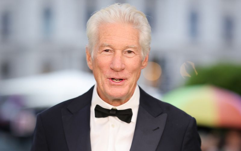 Richard Gere sorgte am Mittwochmorgen in der "Today Show" mit einer obszönen Geste für Aufsehen.