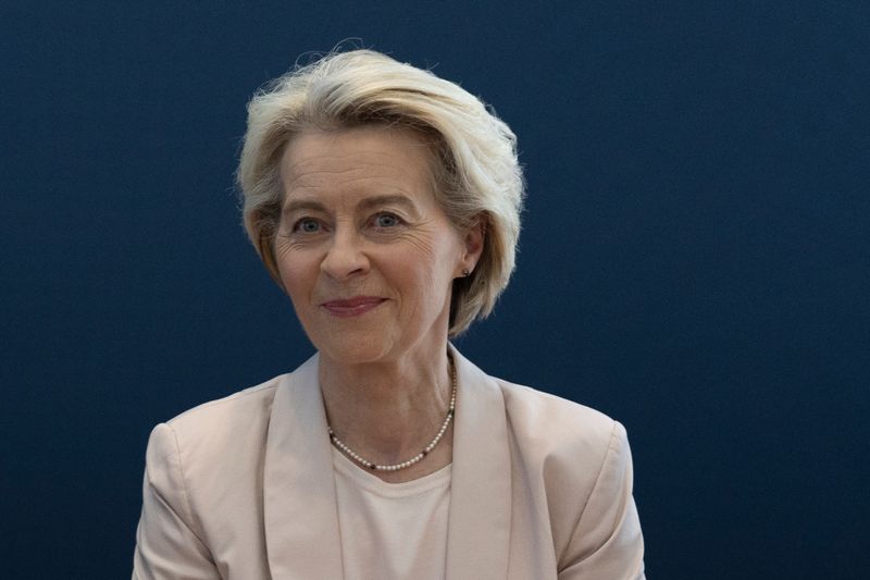 Als studierte Medizinerin wusste sie, was zu tun war: EU-Kommissionspräsidentin Ursula von der Leyen war am Mittwoch zur Stelle, als bei einem Flug von Zürich nach Brüssel der Pilot per Durchsage nach einer Person mit medizinischen Fachkenntnissen suchte. Von der Leyen zögerte nicht lange: "Die Präsidentin leistete dem Passagier in Not Hilfe, bis wir landeten und medizinisches Personal die Versorgung übernahm", bestätigte eine EU-Sprecherin den Vorfall.