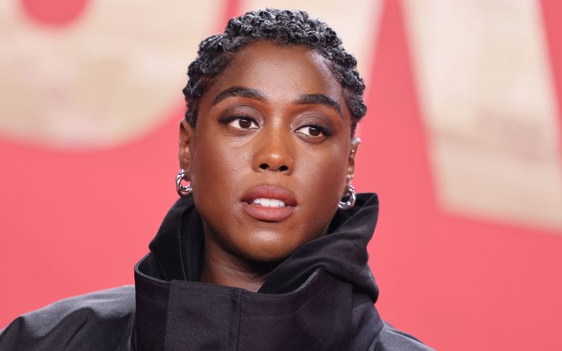 "Es gibt viele Beispiele von weiblichen Charakteren, die in Machtpositionen sind, aber gleichzeitig damit zu kämpfen haben, diese Position zu halten", weiß Lashana Lynch.