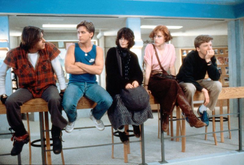 Die Besetzung liest sich heute wie ein Who's Who der größten 80er-Jahre-Jungstars: (von links) Judd Nelson, Emilio Estevez, Ally Sheedy, Molly Ringwald und Anthony Michael Hall mussten in John Hughes' "The Breakfast Club" (1985) nachsitzen. Alle fünf zählten damals zu den größten Nachwuchshoffnungen Hollywood, was aus den einstigen Shootingstars wurde, zeigt die Galerie ... 
