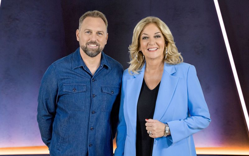 Bettina Tietjen und Steven Gätjen führen 2025 gemeinsam durch die "NDR Talk Show".