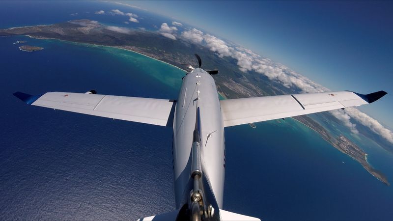 Das kleine Reiseflugzeug steuert weit abgelegene Inseln an.