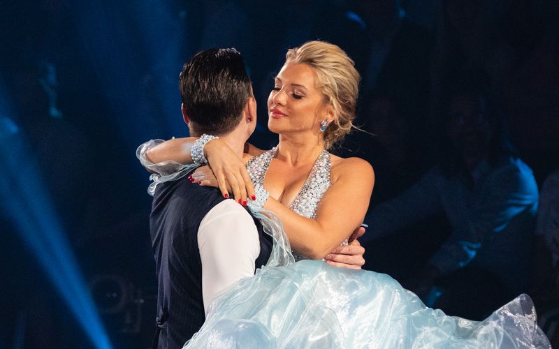 Evelyn Burdecki nahm 2019 mit Evgeny Vinokurov bei "Let's Dance" teil. Nun kehrt sie für das aktuelle Weihnachts-Special zur RTL-Show zurück.