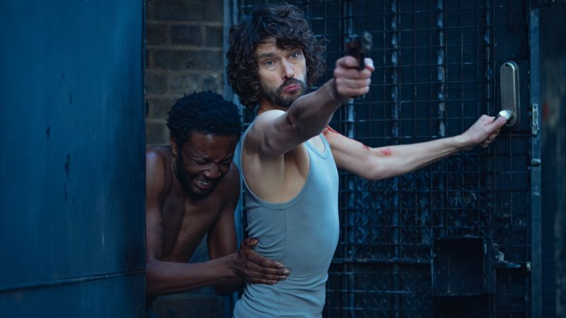 Sam (Ben Wishaw, rechts) würde alles tun, um seine große Liebe Michael (Omari Douglas) zu beschützen.