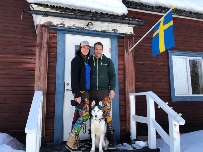 Julia und Sven wanderten 2018 nach Schwedisch Lappland aus. Für Julia endete das Abenteuer in einem Alptraum.

