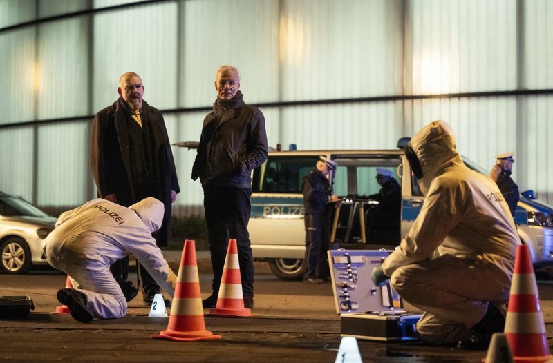 Am Tatort gibt es für Freddy Schenk (Dietmar Bär, links) und Max Ballauf (Klaus J. Behrendt) diesmal keine Leiche, sondern nur Blutspuren von Inkasso-Manager Fabian Pavlou. Ob der Mann noch am Leben ist, ob ihn der Entführer mitgenommen hat und -wenn ja - warum, müssen die Kölner Ermittler herausfinden.