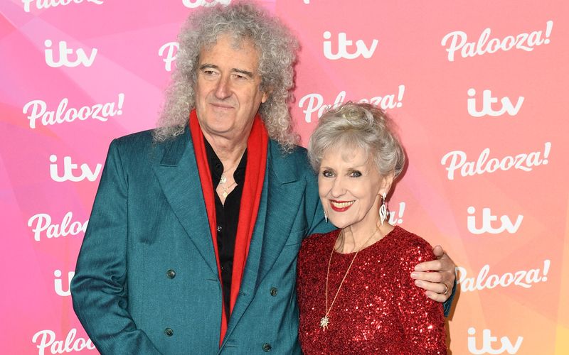 Auf dem Weg der Besserung: Schauspielerin Anita Dobson sprach jetzt in einem Interview über den Gesundheitszustand ihres Ehemannes, Queen-Gitarrist Brian May.