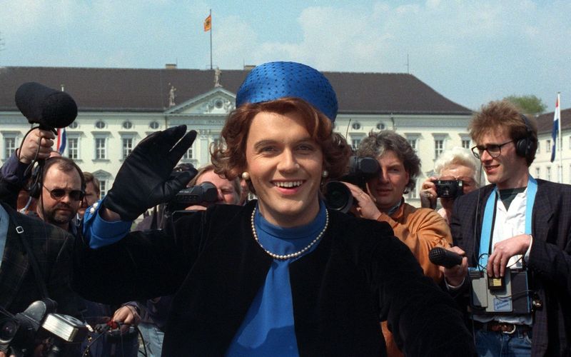 Verkleidet als niederländische Königin Beatrix düpierte Hape Kerkeling am 25. April 1991 die Entourage eines geplanten Staatsbesuchs im Schloss Bellevue.