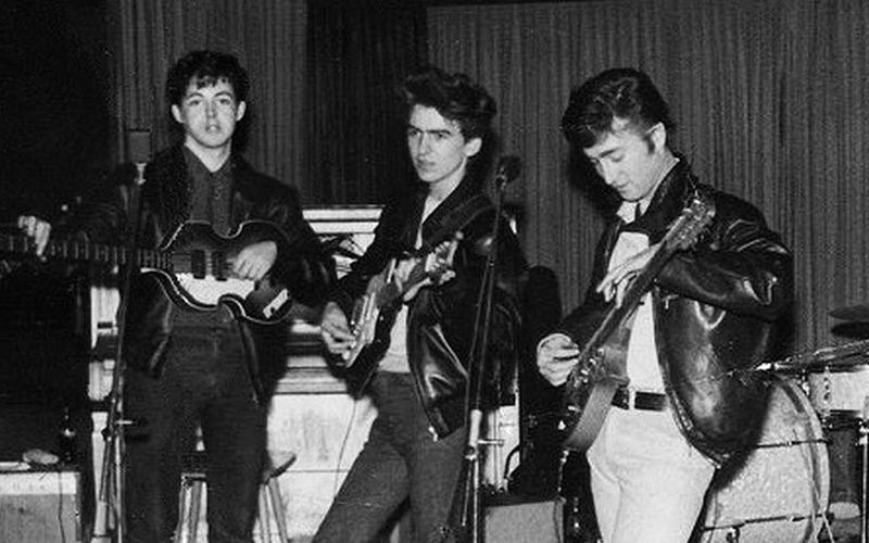 Ein goßes Abenteuer für Paul, George und John (damals noch ohne Ringo): 1960 verließen die Beatles erstmals ihre britische Heimat, um als Musiker den nächsten Schritt zu gehen. Die neue ARTE-Doku "Die Beatles in Hamburg" erzählt von dieser aufregenden Zeit.