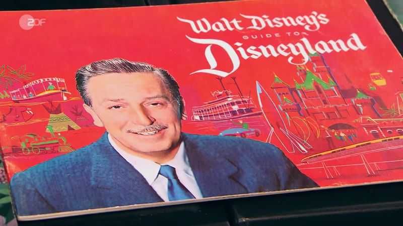 "Da ist er", stammelte Lichter, als er aus seiner Schockstarre erwacht war und das Antlitz von Walt Disney entdeckt hatte: "Was ist der Mann durchgestartet, die Geschichte ist ja auch schon verfilmt worden." Auch Sven Deutschmanek würdigte das Lebenswerk des Trickfilmzeichner und Filmproduzent, denn "mehr geht eigentlich nicht". 