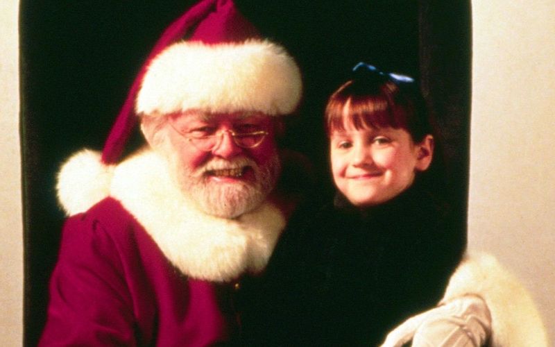 "Das Wunder von Manhattan" ((Samstag, 21.12., 20.15 Uhr, VOX) bringt den Glauben an den Weihnachtsmann zurück. Die kleine Susan (Mara Wilson, Bild) ist schnell von der wahren Identität des Kaufhaus-Weihnachtsmannes (Richard Attenborough) überzeugt. Die Erwachsenen jedoch zweifeln an Mister Kringles wunderlichen Aussagen.