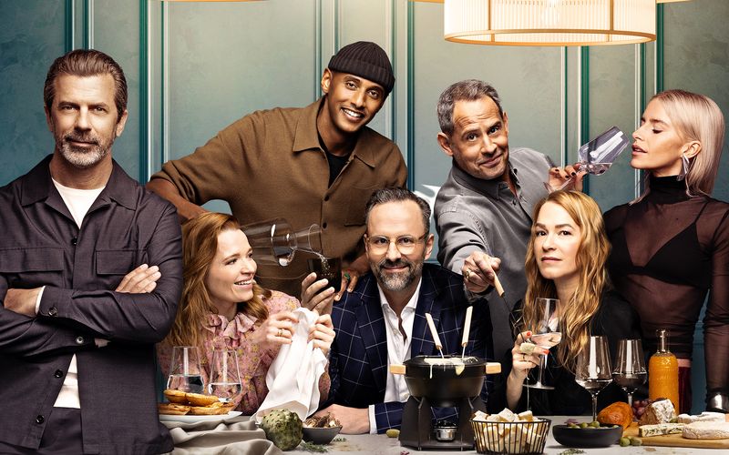 Respekt, Amazon Prime! Den Cast muss man für eine Koch-Show erst mal zusammen bekommen (von links): Spitzenkoch Andreas Caminada als "Host", Karoline Herfurth, Teddy Teclebrhan, Kurt Krömer, Moritz Bleibtreu, Franka Potente und Caro Daur. 