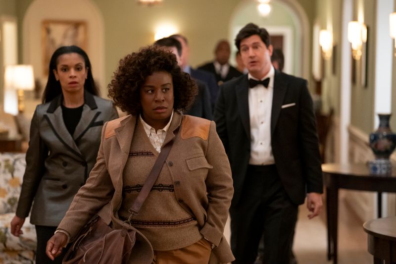 Netflix vertraut auch 2025 auf die Qualitäten von Shonda Rhimes. Die Serienmacherin liefert mit "The Residence" (ab 20. März) eine Krimiserie in der Tradition von Agatha Christie. Die Ermittlerin Cordelia (Uzo Aduba) soll einen Mord in einem Hotel aufklären - keine einfache Aufgabe angesichts von 157 Verdächtigen. 