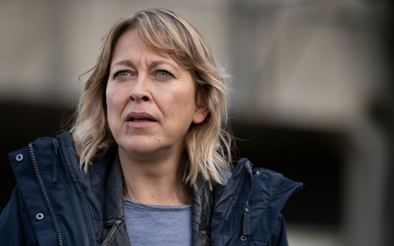 Zum Auftakt der zweiten Staffel geht es für DI Annika Strandhed (Nicola Walker), Leiterin der Marine-Mordkommission im schottischen Glasgow, ganz schön zur Sache. Nachdem eine Männerleiche im Fluss Clyde gefunden wurde, ermitteln sie und ihr Team auf Hochtouren.