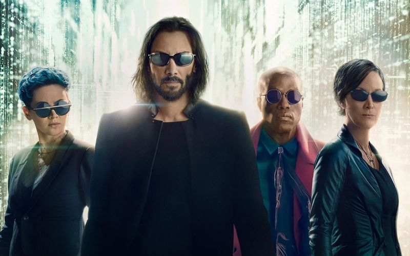 Mit "Matrix Resurrections", dem vierten Film der Reihe, taucht das Publikum noch einmal in die doppelbödige Welt von Neo (Keanu Reeves, zweiter von links) und Co. ein.