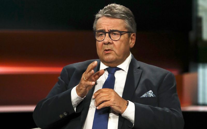 Der ehemalige SPD-Chef Sigmar Gabriel zeigte sich bei "Markus Lanz" besorgt über die politischen Entwicklungen in  den USA.