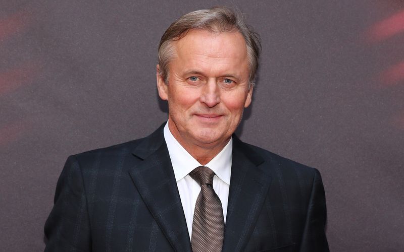 John Grisham schrieb Bestseller wie "Die Jury", "Die Akte" und "Der Klient". Seine Bücher erreichten eine Gesamtauflage von mehr als 270 Millionen Exemplaren, viele wurden erfolgreich verfilmt. All das machte ihn reich. Anlässlich seines 70. Geburtstages am 8. Februar wollen wir es genau wissen: Welchen Platz im Ranking der zehn vermögendsten Autoren und Autorinnen der Welt belegt der US-Schriftsteller?