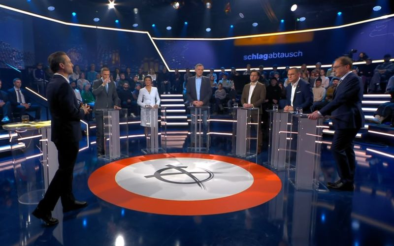 Andreas Wunn (links) moderierte am Donnerstagabend die Sendung "Schlagabtausch" im ZDF.