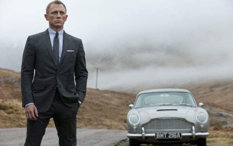 Die Frage darf angesichts der Umstände erlaubt sein: Spielte Daniel Craig in den"James Bond"-Filmen einen Geheimagenten? Oder war 007 doch eher ein Model, das auf dem Hollywood-"Catwalk" die Marken großer Konzerne vorführte? Wir zeigen die offensichtlichsten bis dreistesten Beispiele für Produktplatzierungen im Film.