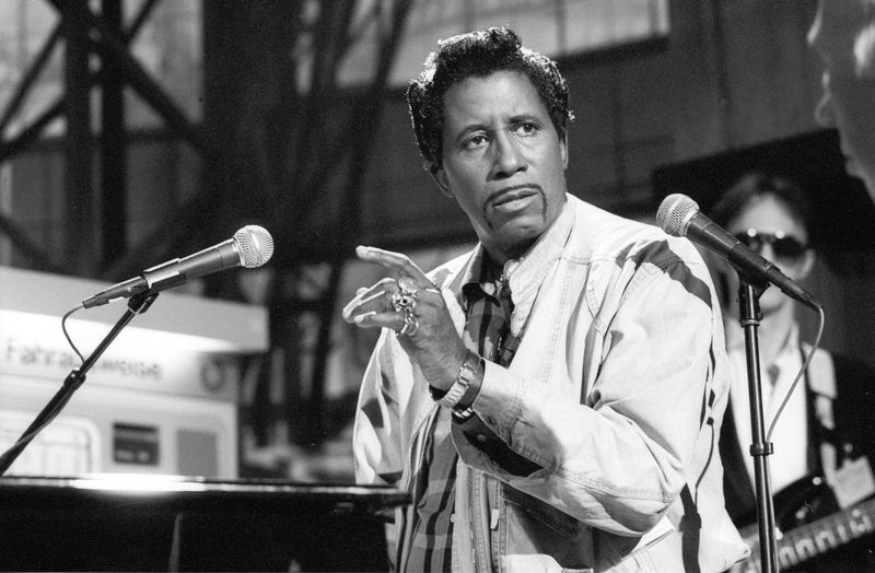 Das hatte er tatsächlich geschafft: Mit seinem Song-Klassiker "I Put a Spell on You" verzauberte, um nicht zu sagen: verhexte Screamin Jay Hawkins die Musikfans seit 1956. Auch zahlreiche Musiker standen seither im Bann dieses Zaubers. Immer wieder wurde der enigmatische Song, den Hawkins in betrunkenem Zustand aufgenommen haben will, seither gecovert, am erfolgreichsten von Creedence Clearwater Revival.