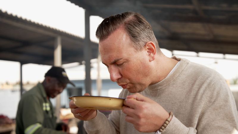 Zunächst stand Tim Raue der "Walkie-Talkie-Suppe" kritisch gegenüber.