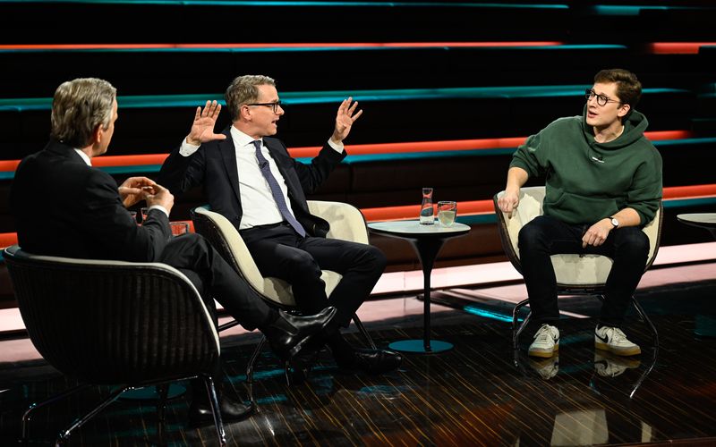 Carsten Linnemann (Mitte) und Philipp Türmer (rechts) legten sich bei "Markus Lanz" mehrfach verbal miteinander an, als es um die Koalitionsverhandlungen ging. 