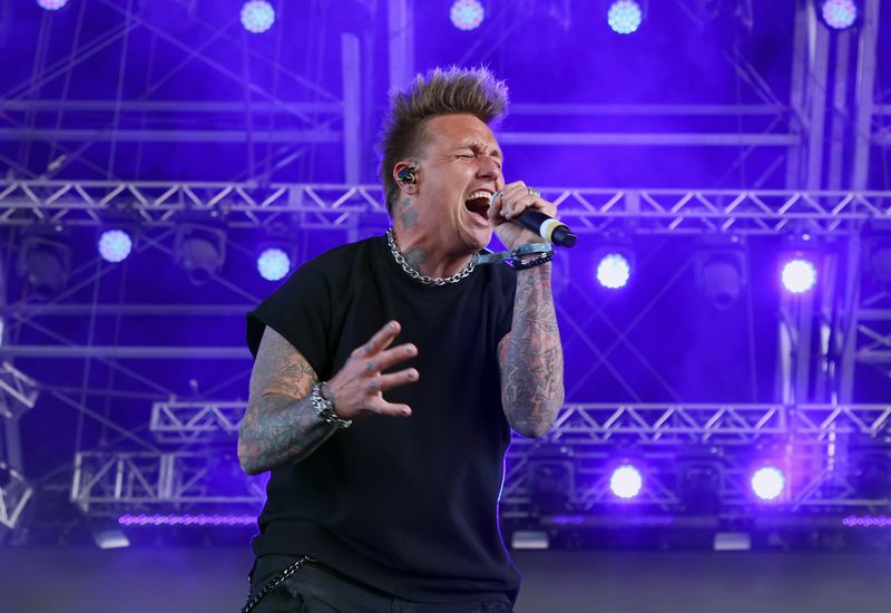 Papa Roach um Sänger Jacoby Shaddix veröffentlichen ein spektakulär apokalyptisches Video zu ihrer aktuellen Single "Even If It Kills Me". 