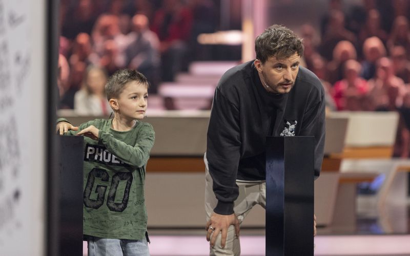 Tommi Schmitt machte bei "Klein gegen Große" aufkosten des siebenjährigen Laios einen Witz - das tut ihm nun leid.