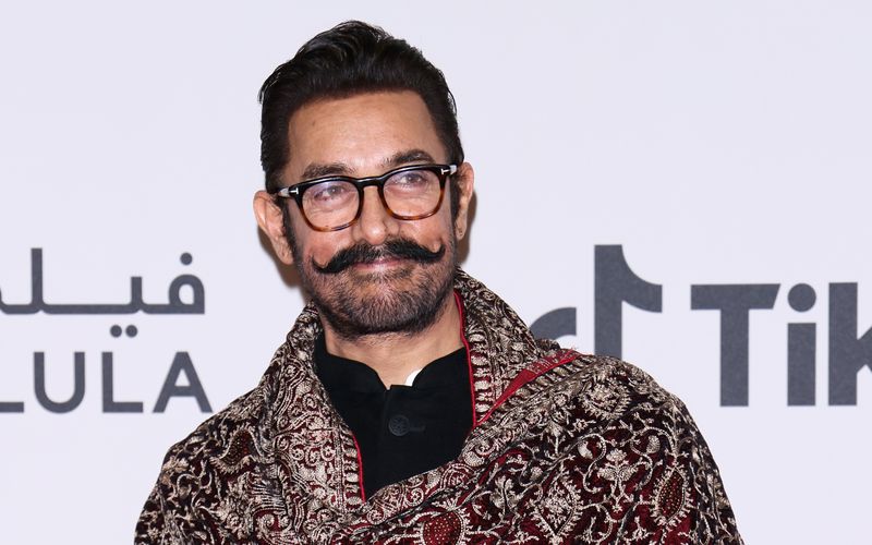 Der Schauspieler Aamir Khan ist einer der größten Schauspieler Indiens - fiel aber immer wieder wegen seinen Bollywood-untypischen Angewohnheiten auf: Er ist bekannt dafür, immer nur an einem einzigen Film zu arbeiten. Außerdem lehnte er eine Wachsfigur bei Madame Tussauds ab. Zugesagt hatte er dagegen, 2011 der Berlinale-Wettbewerbsjury anzugehören.