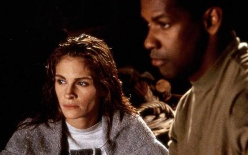 Auch wenn ihre ganz großen Kassenerfolge schon etwas länger zurückliegen, gehört Julia Roberts noch immer zu den ganz Großen ihres Fachs. Ihren Durchbruch hatte sie in den 90-ern mit der Blockbuster-Romanze "Pretty Woman", aber natürlich begeisterte sie seither auch in vielen anderen Rollen, etwa im Justiz-Thriller "Die Akte" (zu sehen am 16. März, 20.15 U hr, ARTE). Die Galerie lässt die Karriere der Ausnahmeschauspielerin Revue passieren. 