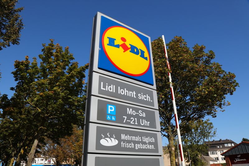 Bei Lidl werden Kundinnen und Kunden jetzt für die Obst-Plastiktüten zu Kasse gebeten - wenn auch zum Geringstpreis. 