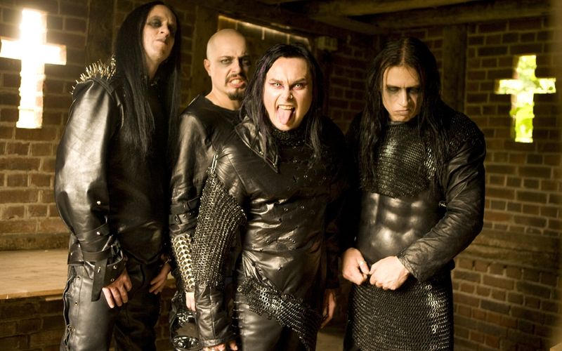 Cradle of Filth sind wieder da! Fast vier Jahre ließen sie die Fans auf "The Screaming of the Valkyries" warten, den Nachfolger zum letzten Album "Existence Is Futile" (2021). Die neue Platte ist selbtsredend eines der großen Metal-Highlights 2024, schließlich sind Cradle of Filth eine der wichtigsten Black-Metal-Bands aller Zeiten. Aber wo stehen sie im direkten Vergleich mit anderen Metal-Giganten? Zeit für ein Ranking!