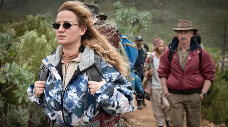Drei Jahre nach dem Mord geht auch die deutsche Ermittlerin Rita Berg (Nina Gummich) den Inka-Pfad mit einer Gruppe aus Spezialisten und Zeugen, um den komplexen True Crime-Mordfall von "Mord auf dem Inka-Pfad" zu untersuchen. Zwei Primetime-Abende im Ersten füllt die spannende Mini-Serie.